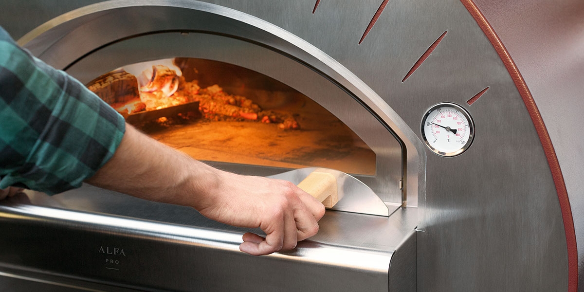 professional-pizza-oven-catering-1200x600
