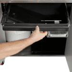 35400075_gratar_gaz_genesis_weber_3_arzatoare_2022_interior_tava_scurgere