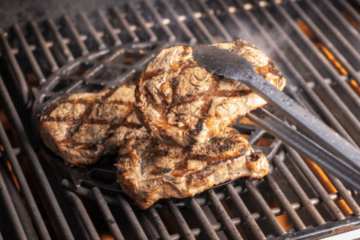 Grilă din fontă vs. grilă din oțel inoxidabil. Care este diferența?